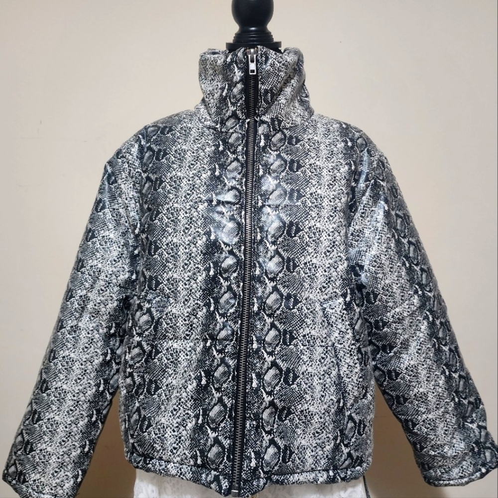 Forever 21 snake skin chacket size Large